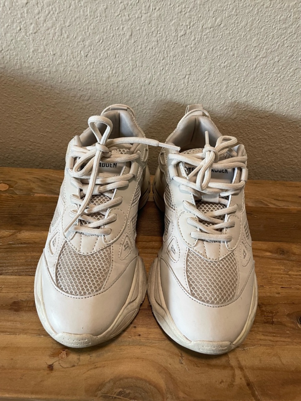 Steve Madden beige sneakers 8.5